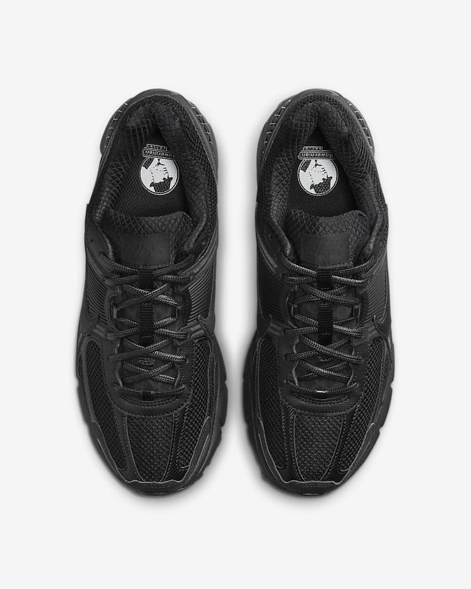 Nike all black shows best sale